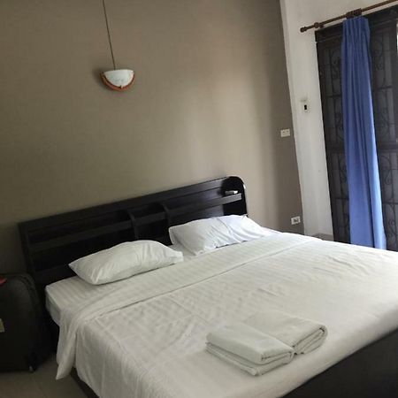 Escobar Guesthouse Pantai Jomtien Bagian luar foto