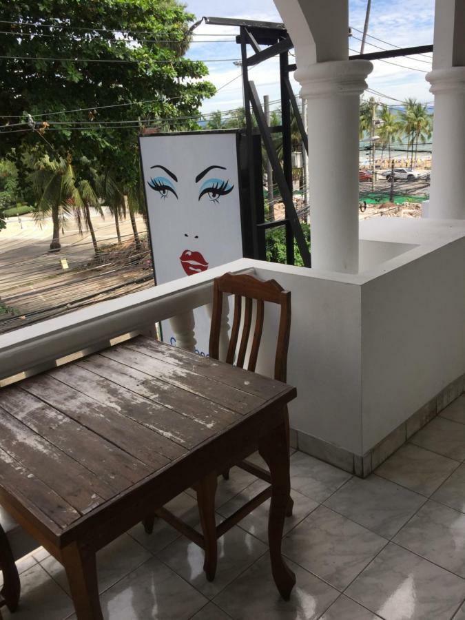 Escobar Guesthouse Pantai Jomtien Bagian luar foto