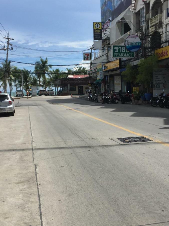 Escobar Guesthouse Pantai Jomtien Bagian luar foto