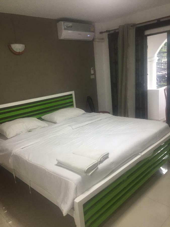 Escobar Guesthouse Pantai Jomtien Bagian luar foto