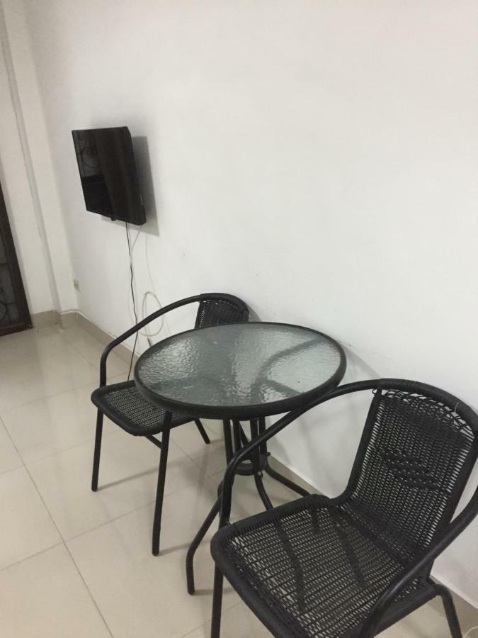 Escobar Guesthouse Pantai Jomtien Bagian luar foto