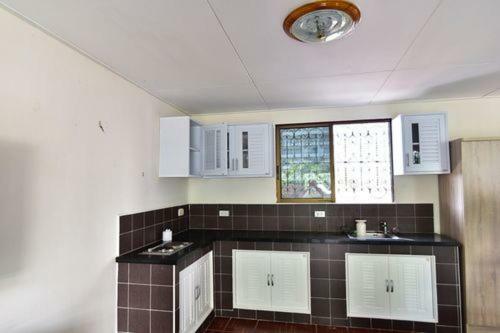 Escobar Guesthouse Pantai Jomtien Bagian luar foto