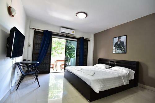 Escobar Guesthouse Pantai Jomtien Bagian luar foto