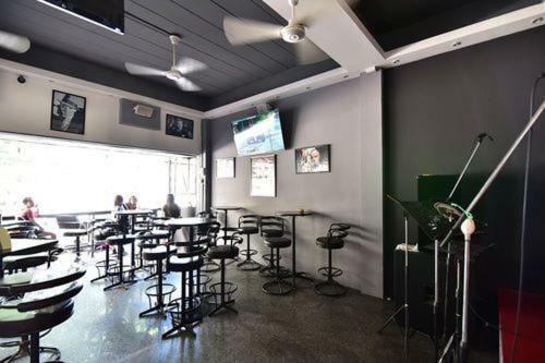 Escobar Guesthouse Pantai Jomtien Bagian luar foto